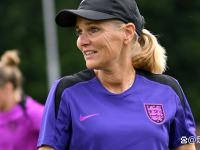 开云体育中国-英格兰女足队员接受连续训练，迎战强敌