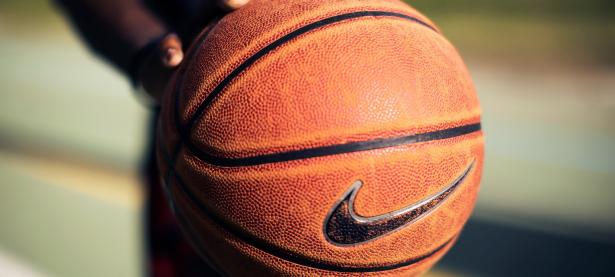 开云足球直播-塞恩斯惊艳四座，迈凯伦横扫索伯，一场技术与勇气的双重奏鸣