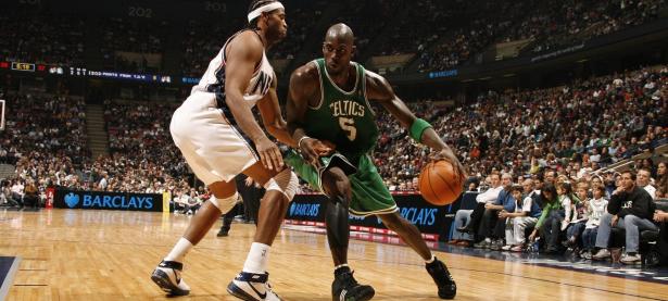 开云平台-赛道上的王者，阿隆索高光表现引领红牛车队力克雷诺