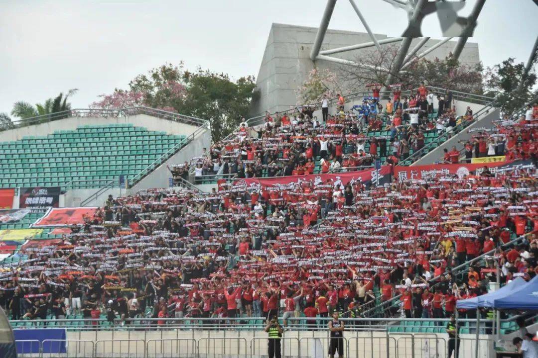 红蓝大战引爆球迷热情，两队志在必夺！的简单介绍