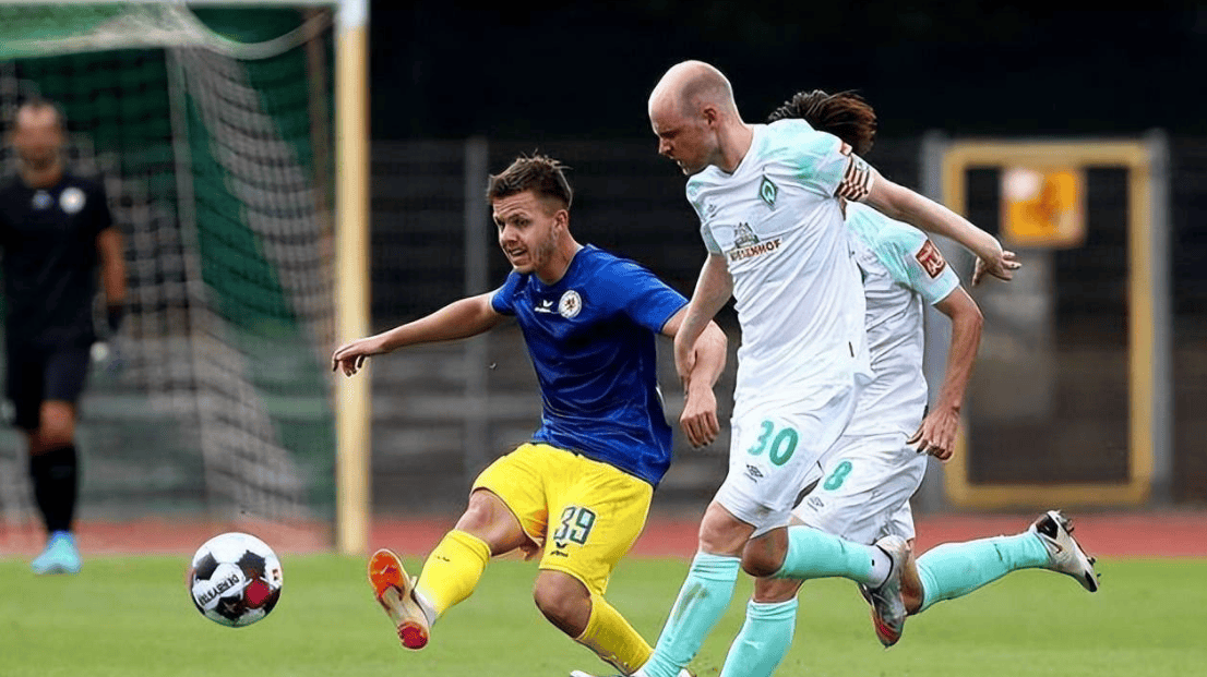 包含沙尔克客场惨败云达不来梅，遭遇一场惨痛失利的词条