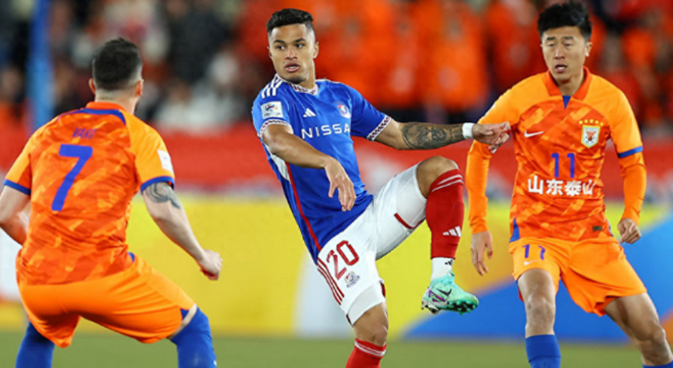 关于紧张气氛笼罩赛场，亚冠比赛精彩连连的信息