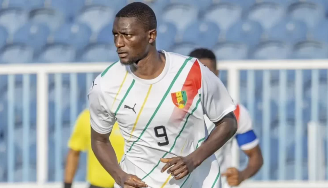 包含非洲球员连续进球，成为球队最佳射手的词条