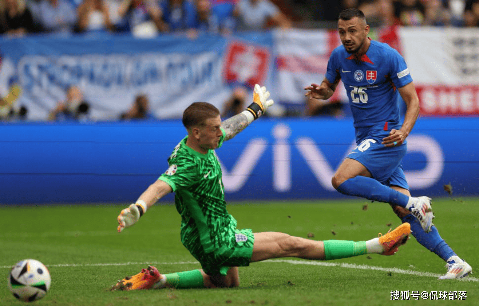 斯洛伐克国家队遇强手,艰难晋级比赛 斯洛伐克国家队遇强手,艰难晋级比赛