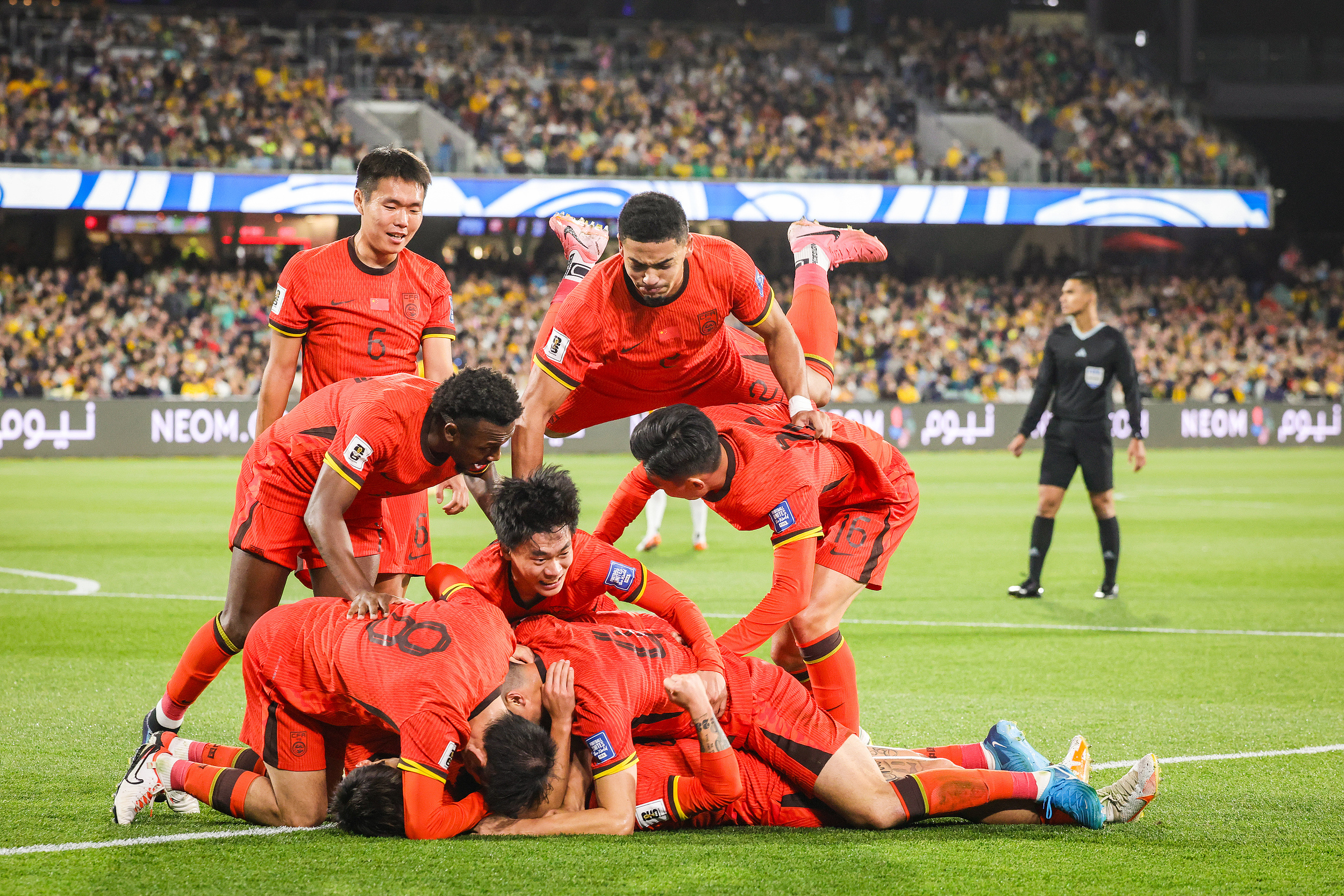 葡萄牙队鏖战瑞典队，梁靖崑点燃赛场的简单介绍