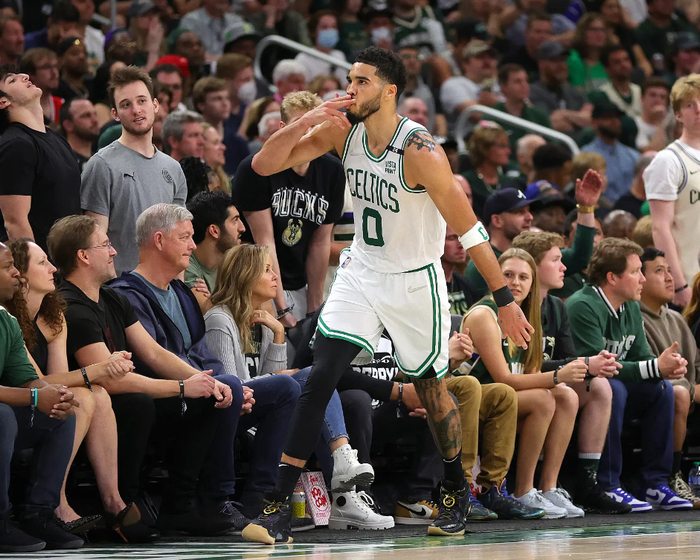 天津队翻盘山东队，塔图姆统治全场