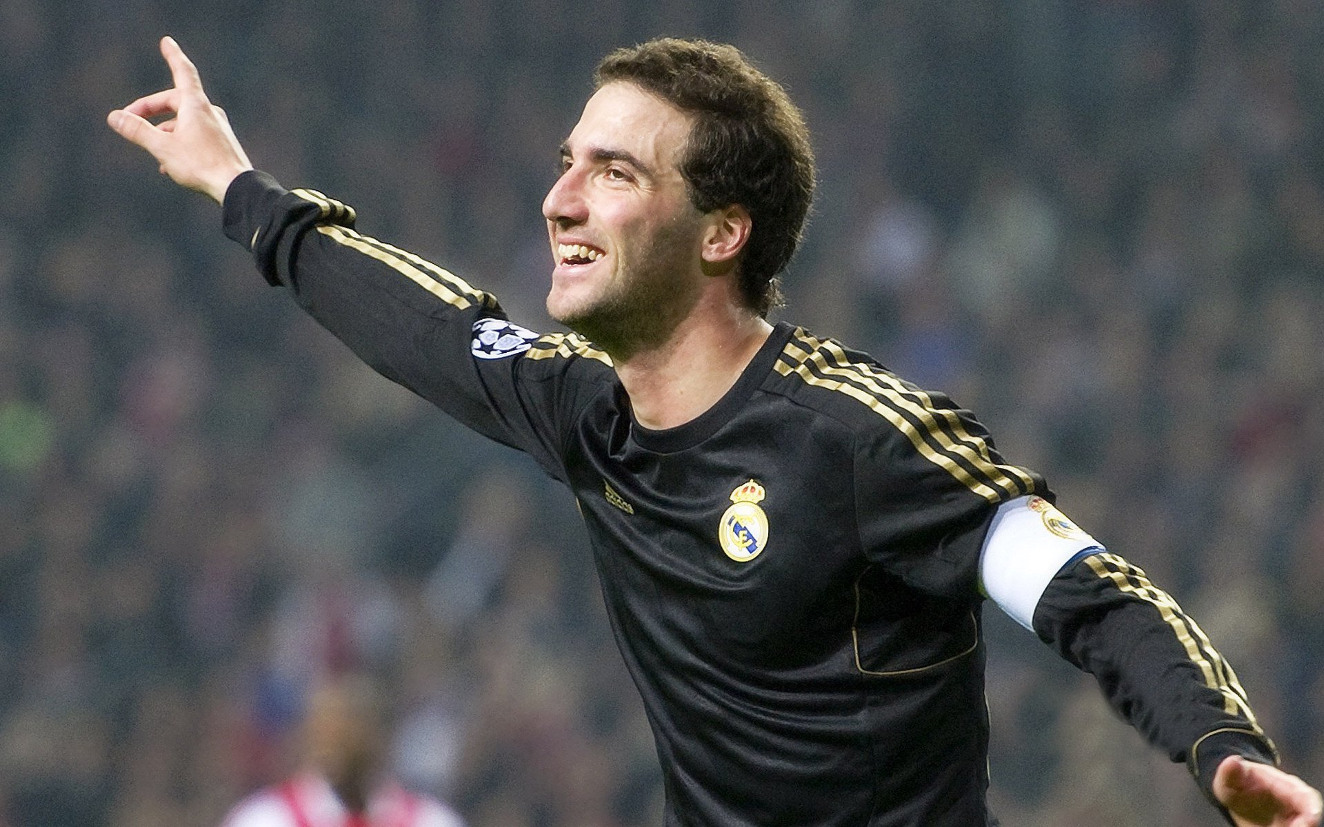 绿茵场外的碾压,当足球热词闯入乒乓世界—奥恰洛夫率队演绎别样葡法大战