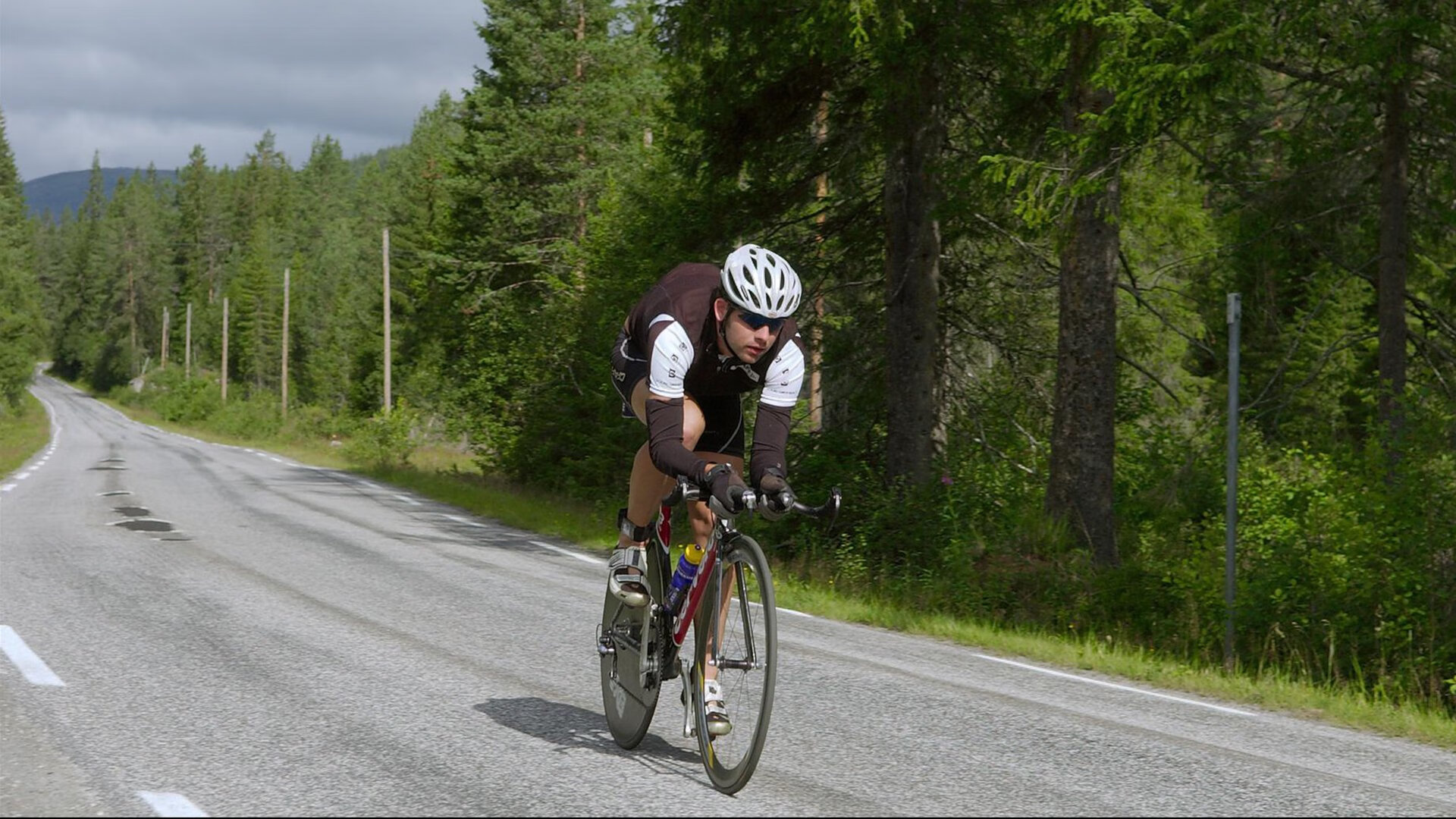 佩雷兹惊艳四座，威廉姆斯鏖战红牛二队，一场定义赛季转折的中游战役
